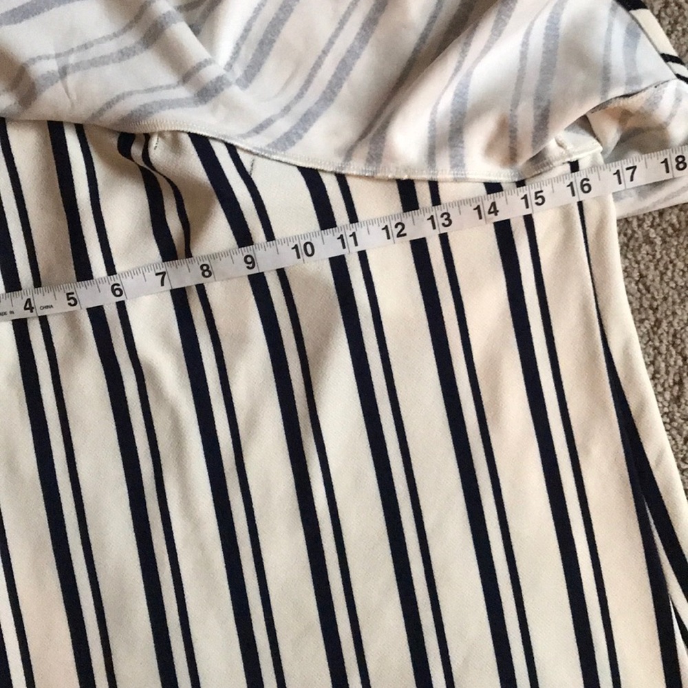 Banana Republic Striped Crepe top - Picture 5 of 7